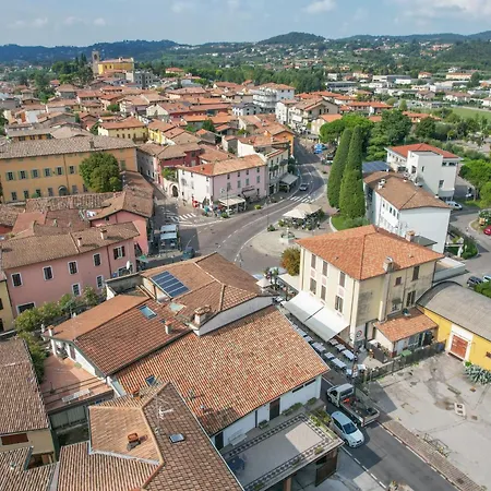In Piazza Moniga del Garda